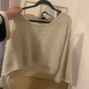 WHITE FUZZY CROP SWEATER